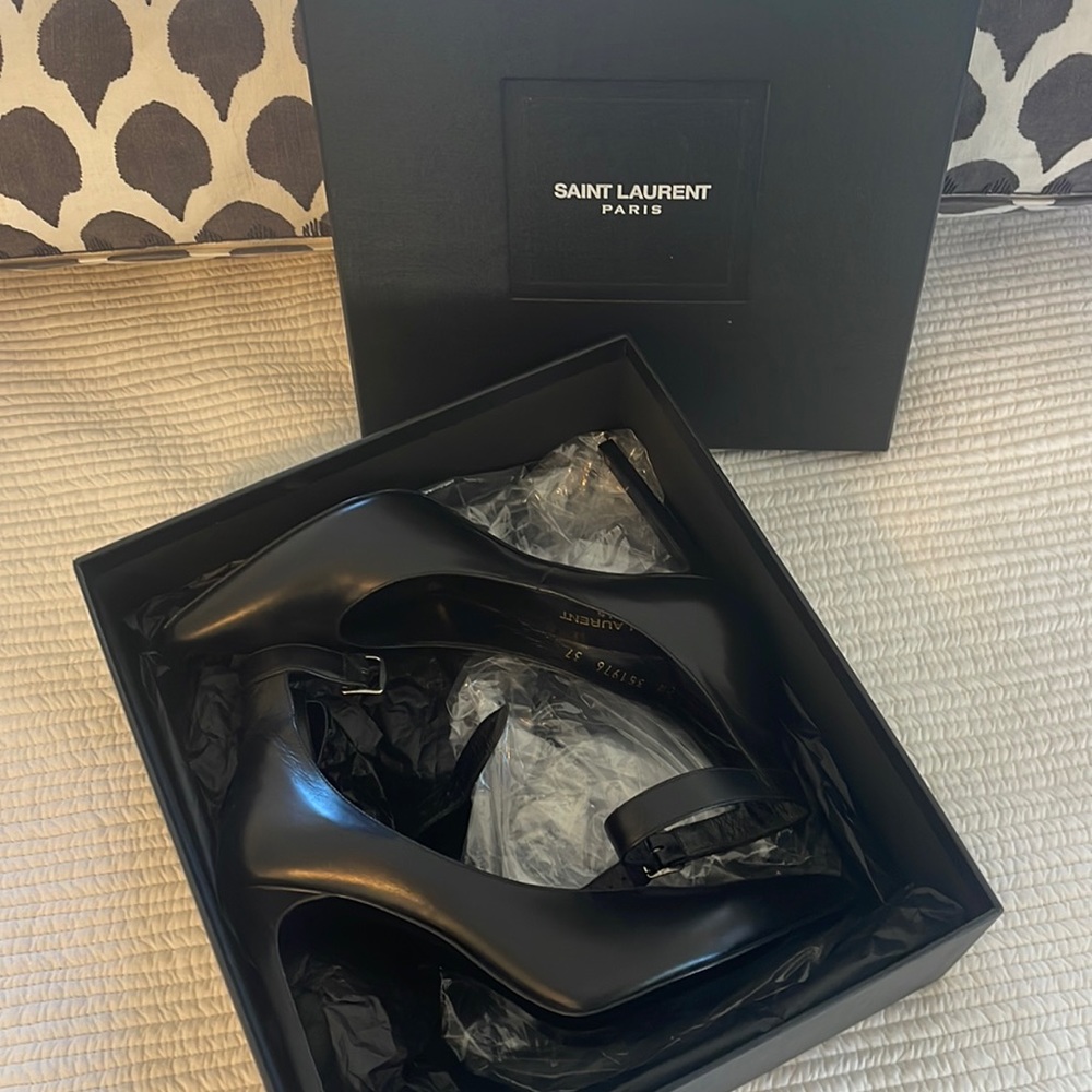 SAINT LAURENT PARIS Seta Calfskin Astra Paris 105 Ankle-Strap Pumps